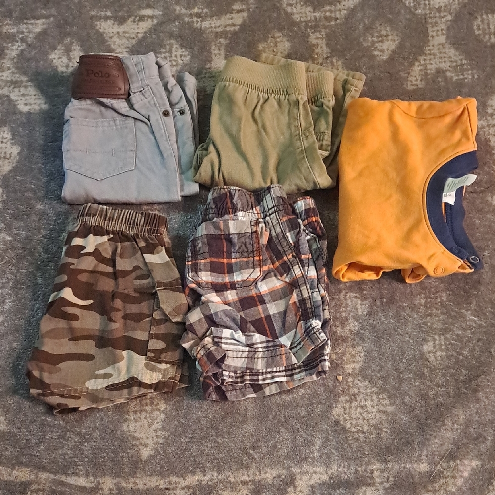 Baby Boy Lot Of 5 Items, 2 Shorts, 2 Pants 1 Onsie Size 6 Months.